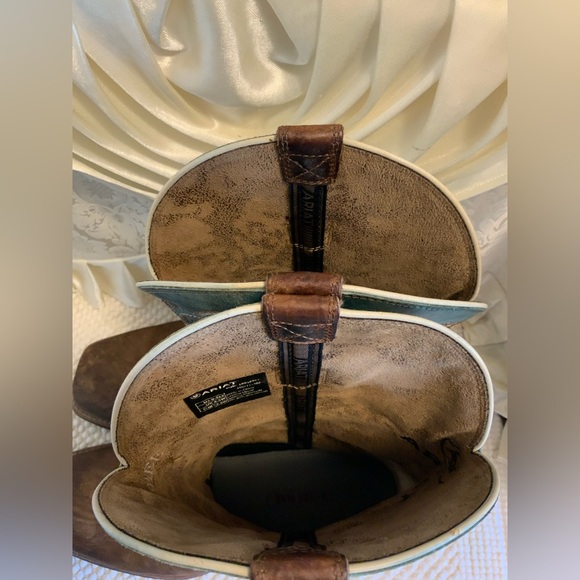 ARIAT - Picture 7 of 9